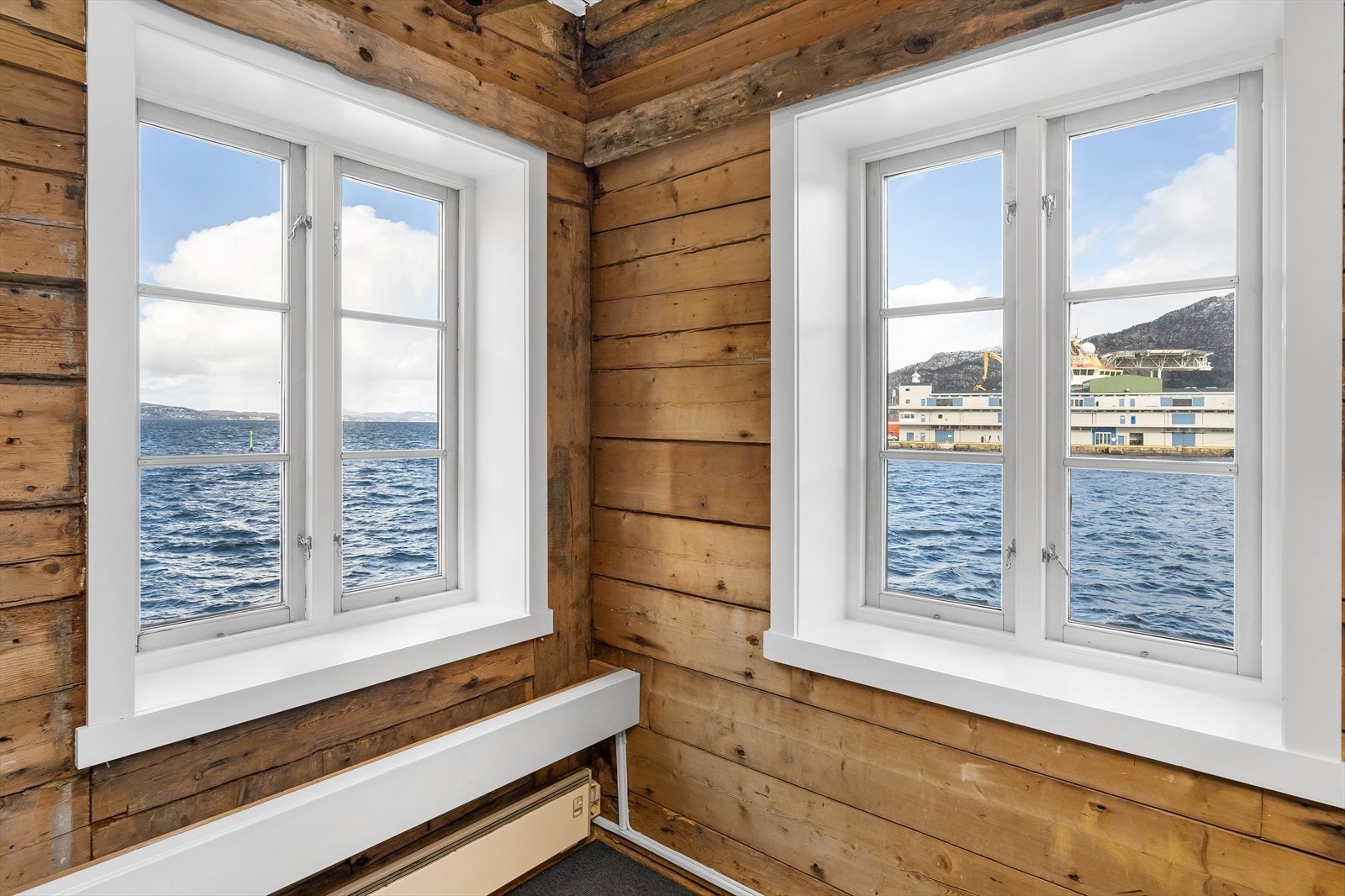 Hellandsgården 2 nord 2. etasje i ledig areal BTA 195m². Innredet med 2 store landskap, 1 spise-/møterom.