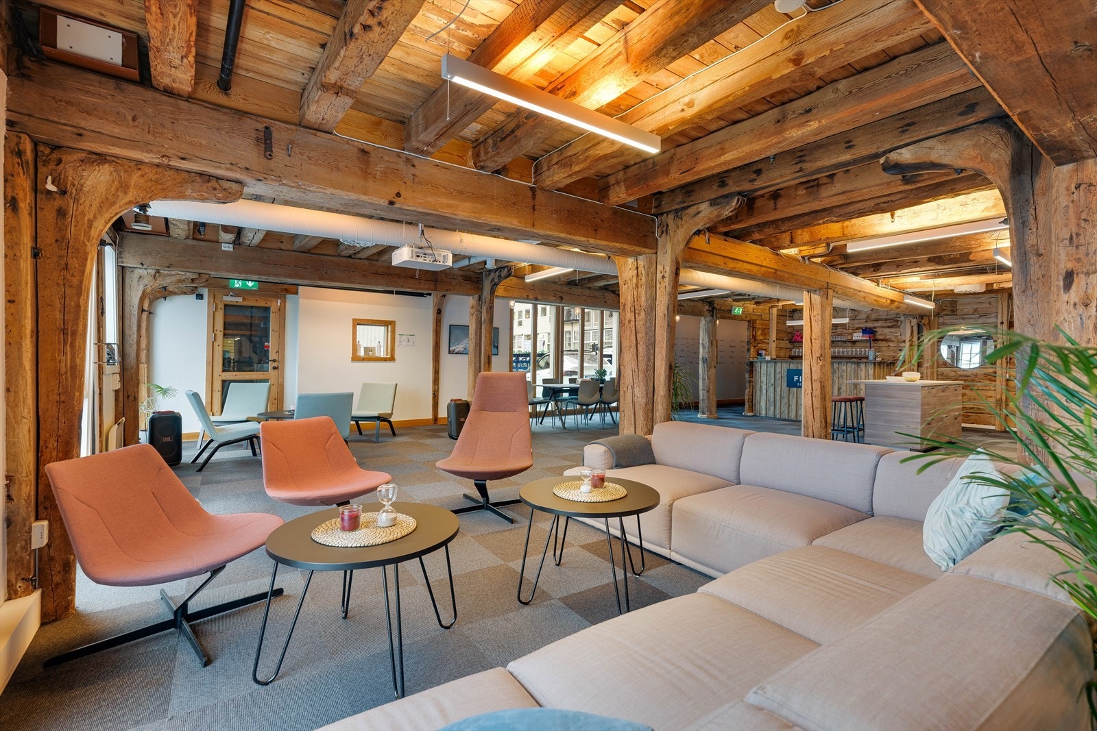 Nagelgården 6, bilder fra tilsvarende areal i 1. etasje hvor man har åpnet opp lokalet.