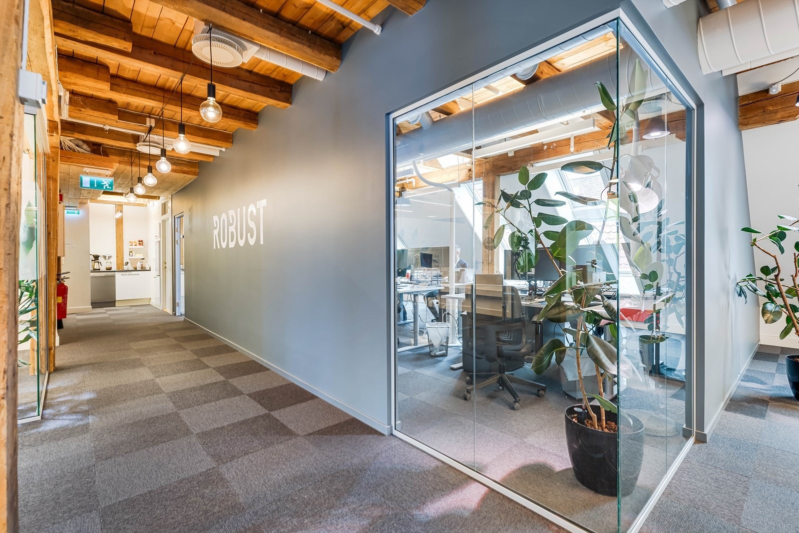 Nagelgråden 6, 3. etg. kontor: BTA 270 m² er innredet med 1 cellekontor, kontorlandskap, teamkontor.