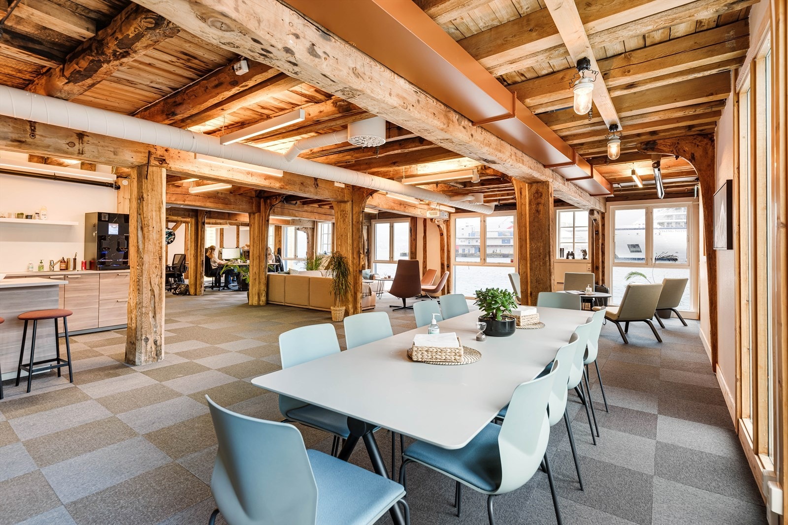 Nagelgården 6, bilder fra tilsvarende areal i 1. etasje hvor man har åpnet opp lokalet.