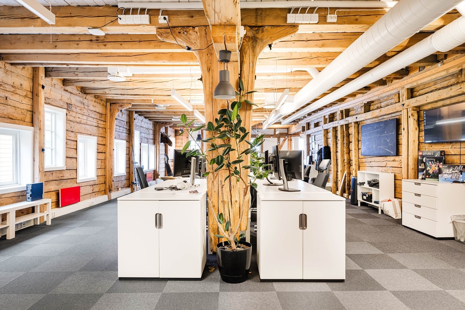 Nagelgården 6, 2. etg. kontor: BTA 375 m² er innredet med 1 cellekontor, kontorlandskap, møterom, kjøkken og sosial sone.