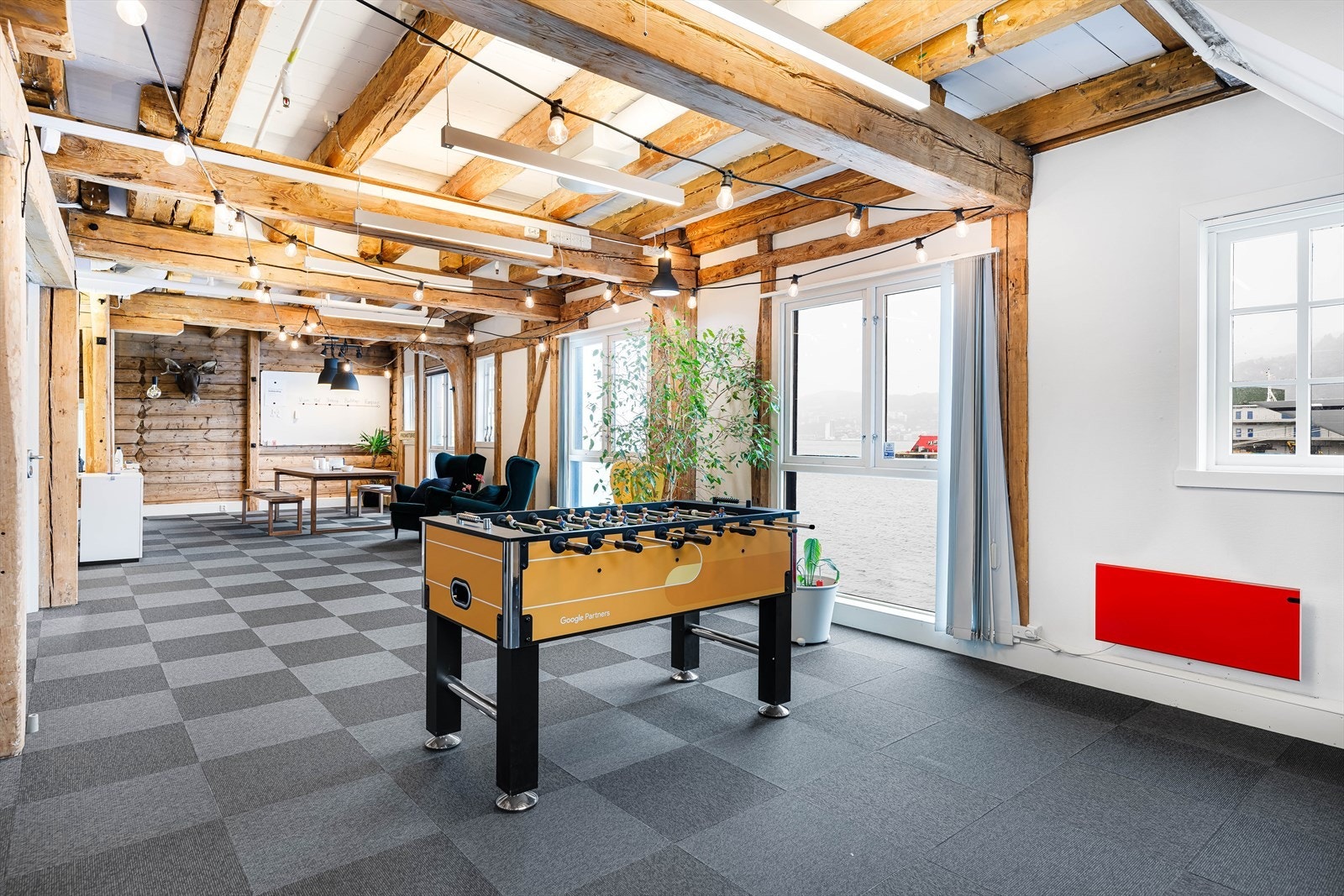 Nagelgården 6, 2. etg. kontor: BTA 375 m² er innredet med 1 cellekontor, kontorlandskap, møterom, kjøkken og sosial sone.