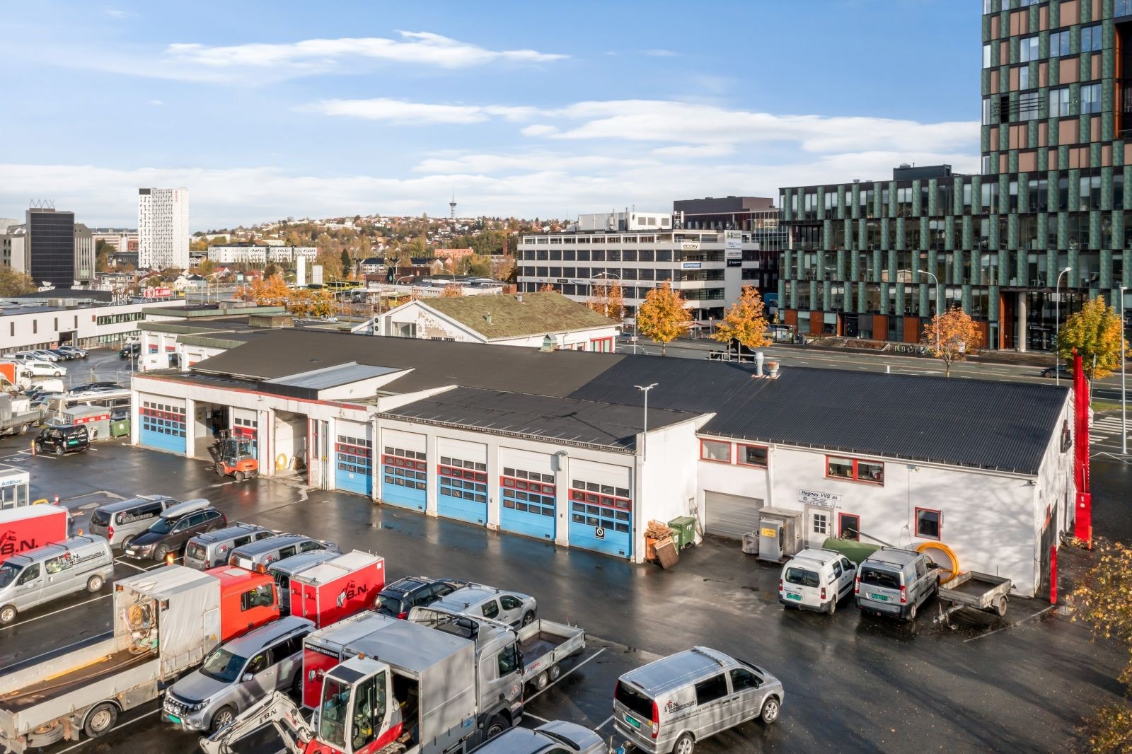 Totalt 9 garasjeløp på eiendommen. Galleribilde
