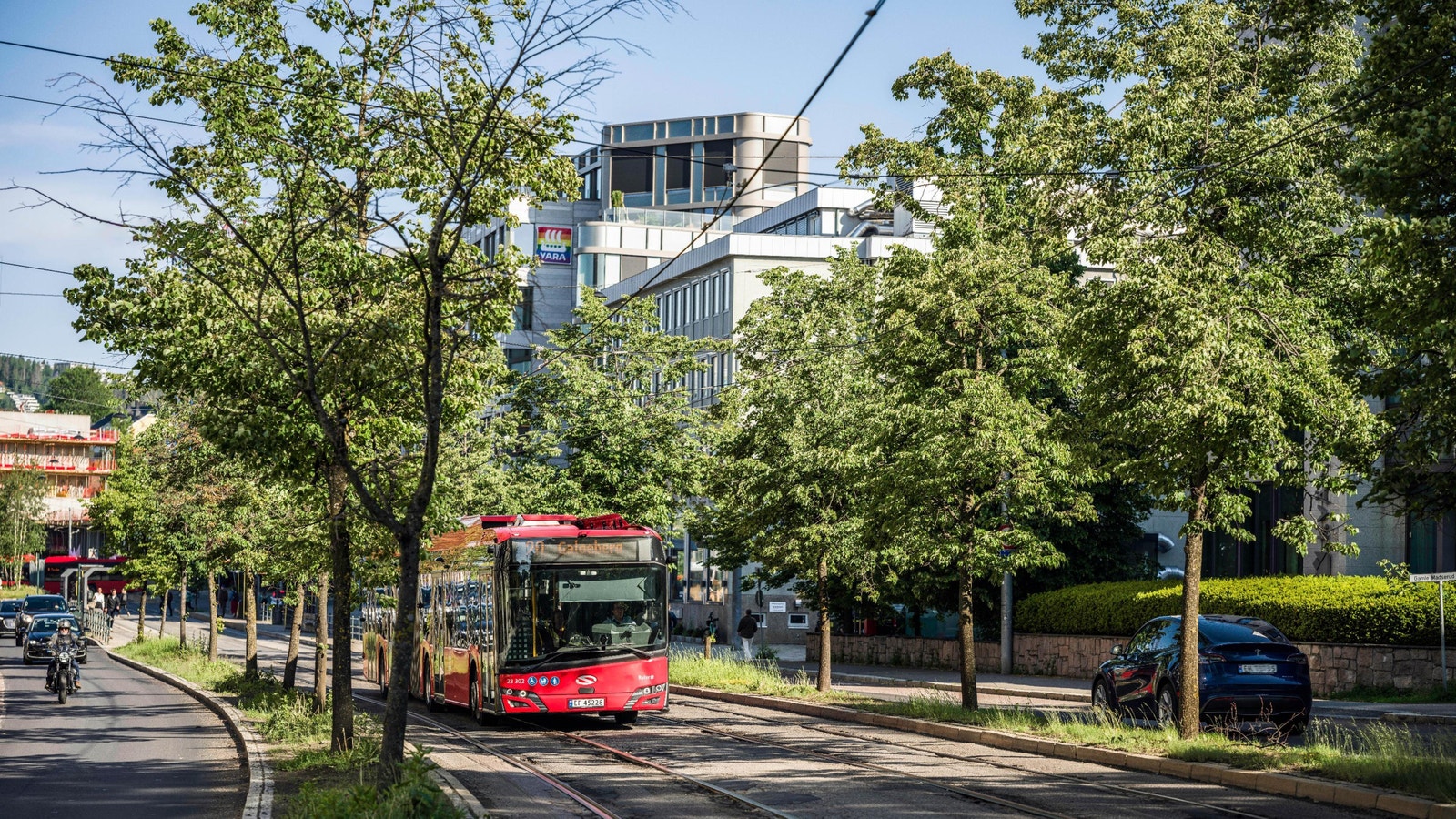 Det er kort gangavstand til Skøyen stasjon med Flytog og tog, samt buss og trikkestopp nesten rett utenfor døren Galleribilde
