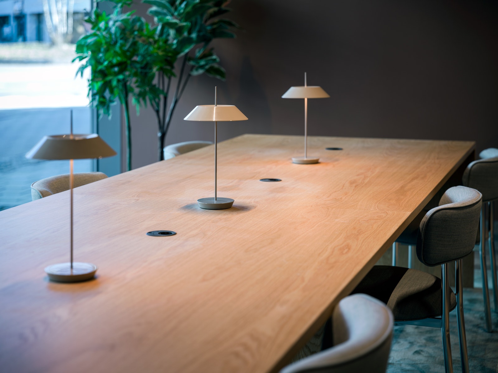 "Drop down" arbeidsplasser i lobby 1.etasje som kan benyttes av byggets leietakere Galleribilde