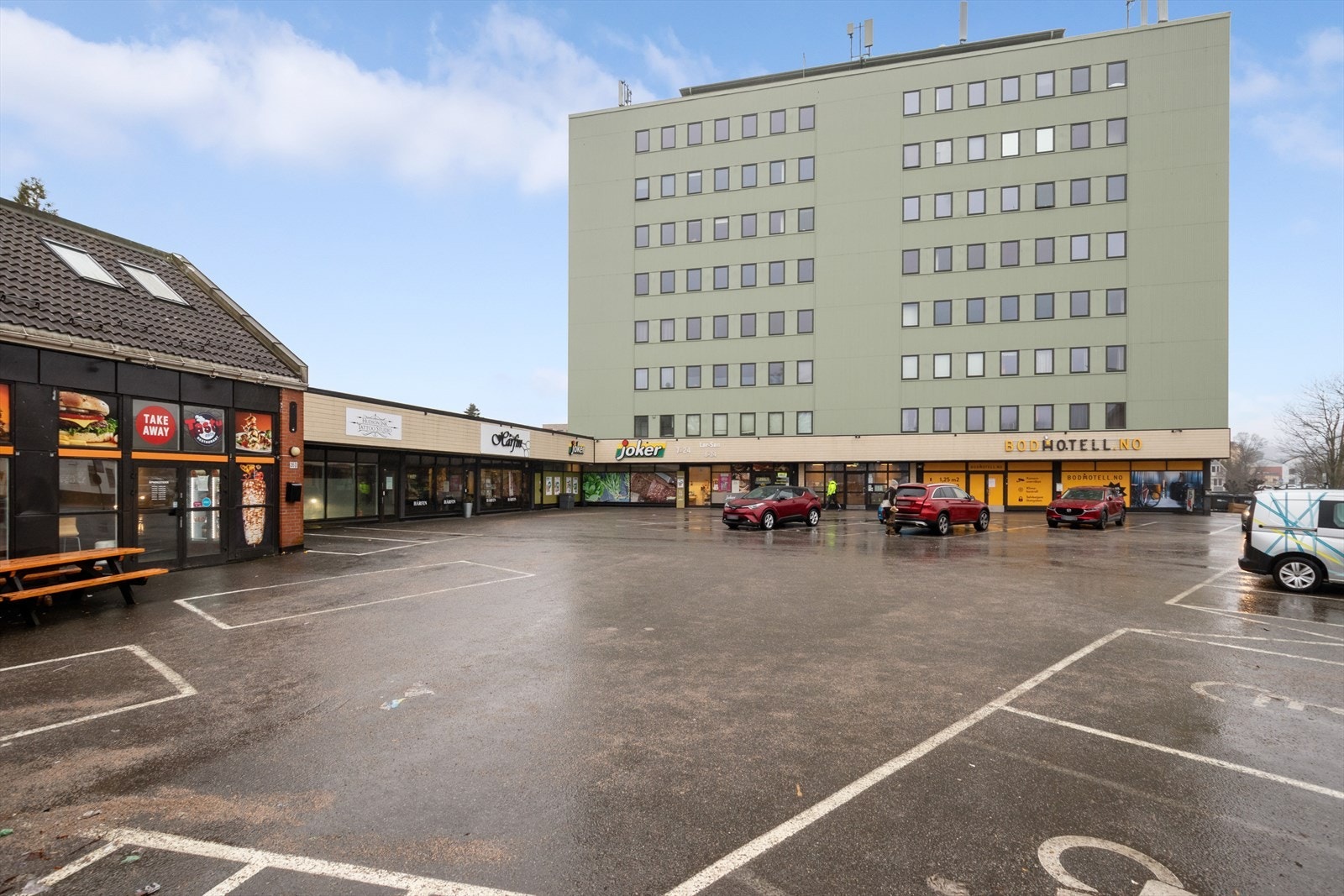 Fasade mot parkering Galleribilde