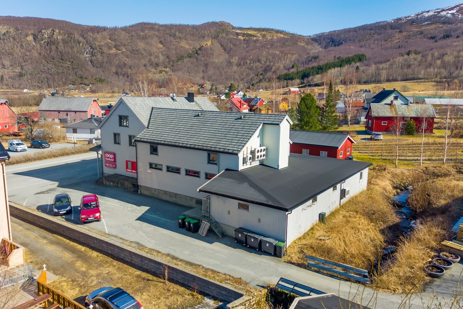 Rampa og bygget mot Saltdalen. Galleribilde