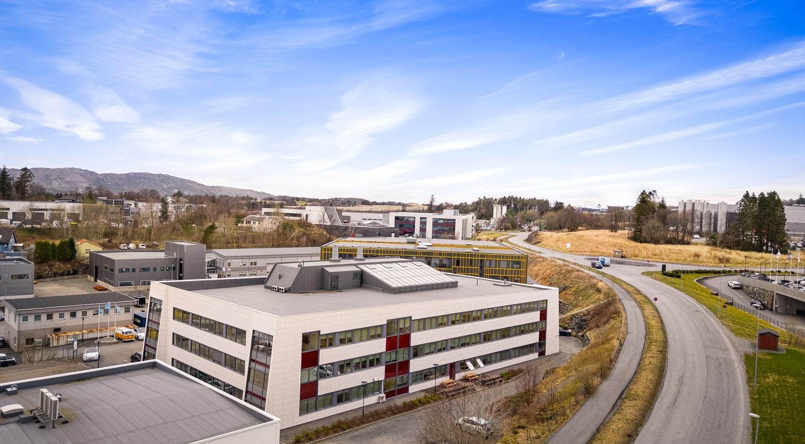 Moderne kontorbygg i Espehaugen 45 like ved Bergen Lufthavn Flesland.