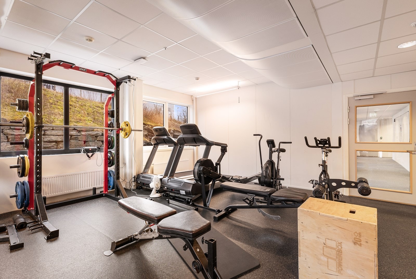 Eget treningsrom tilgjengelig for byggets leietakere.