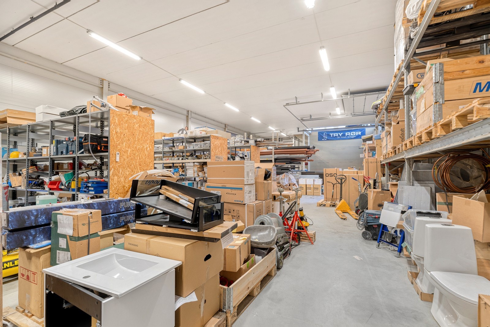 Beliggende i et etablert næringsområde i Høllen Vest Industriområde i Søgne like utenfor Tangvall Galleribilde