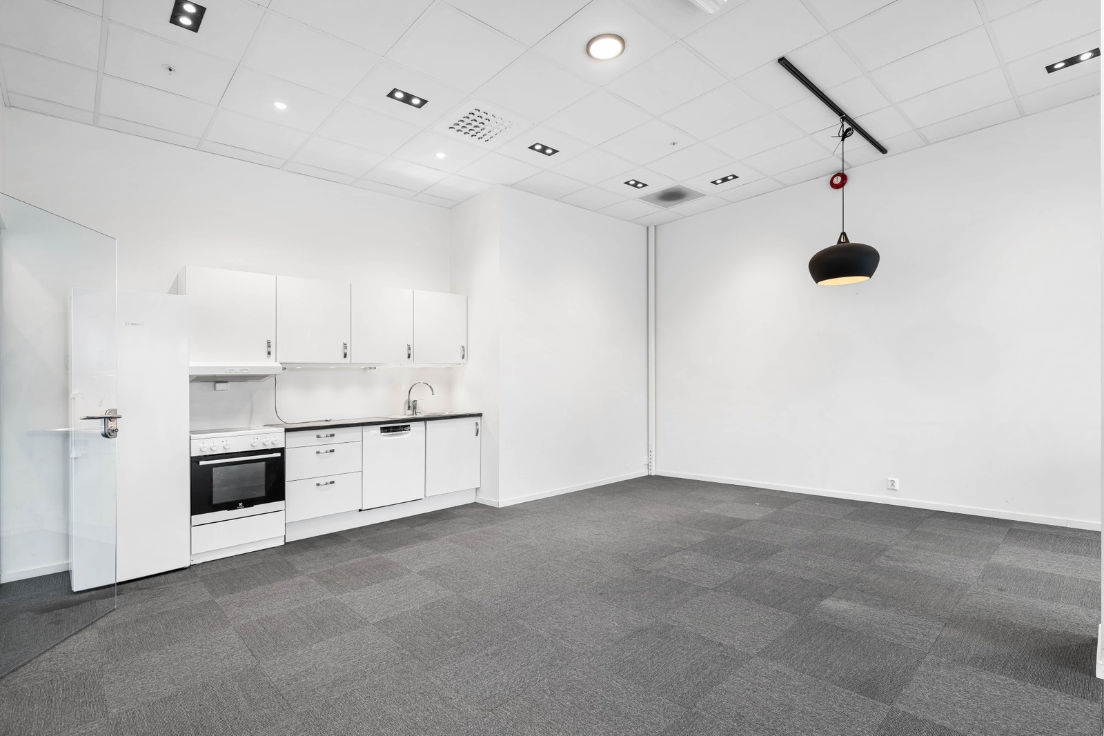 Personal-/pauserom tilknyttet handelslokale . Lokalet er BTA 1273 m², men kan deles mellom to leietakere. Galleribilde