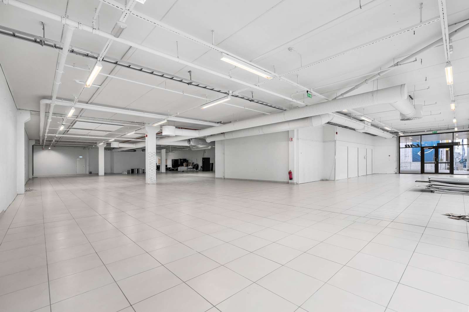 God vinduseksponering mot hovedvei. BTA ca. 800 m² Galleribilde