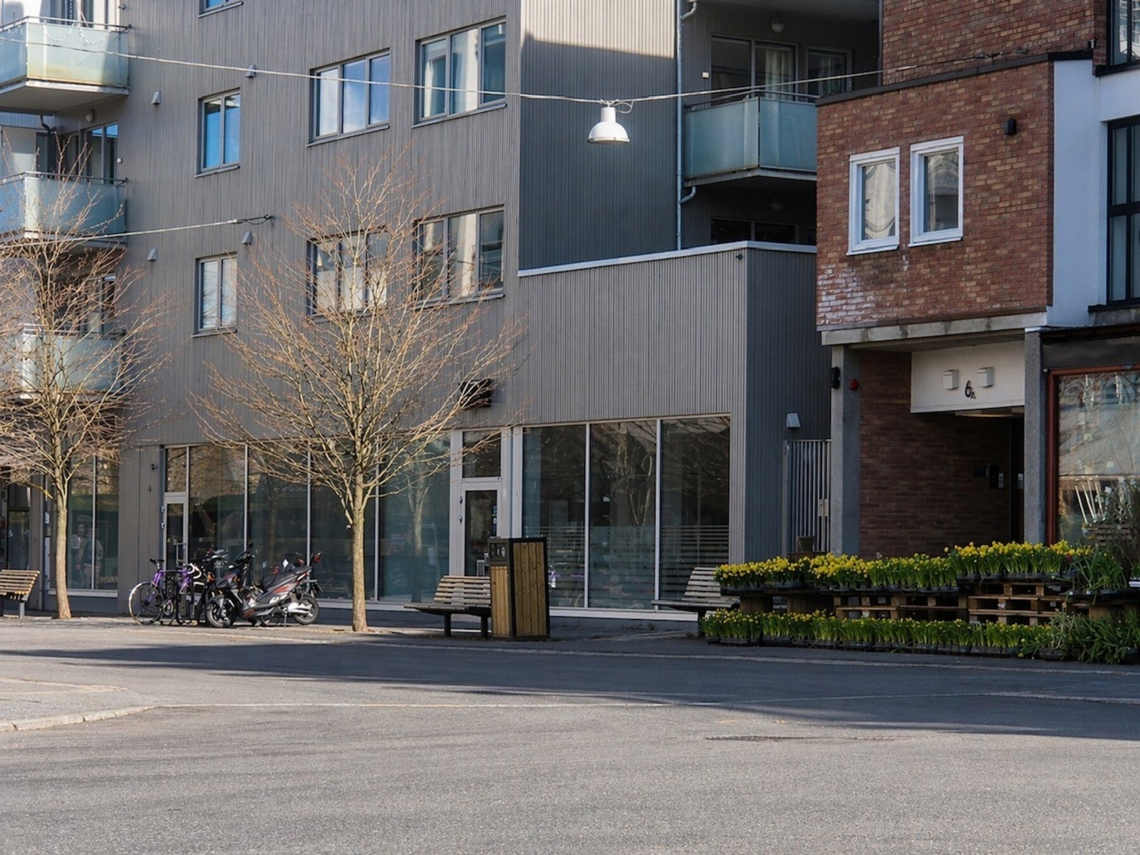 Midt i sentrum av Ås, rett ved togstasjonen Galleribilde