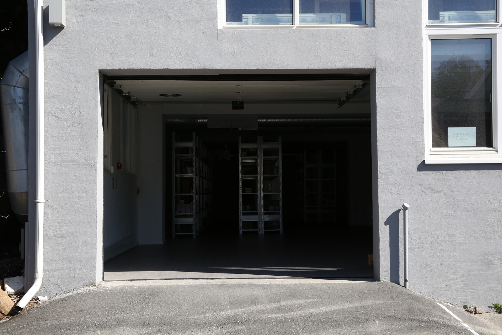 Ledig lager med egen kjøreport mot nord Galleribilde