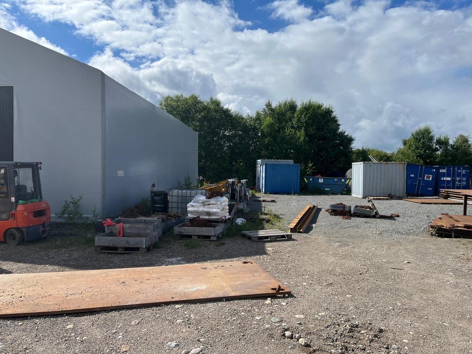 Areal ved plasthall - komprimert Galleribilde