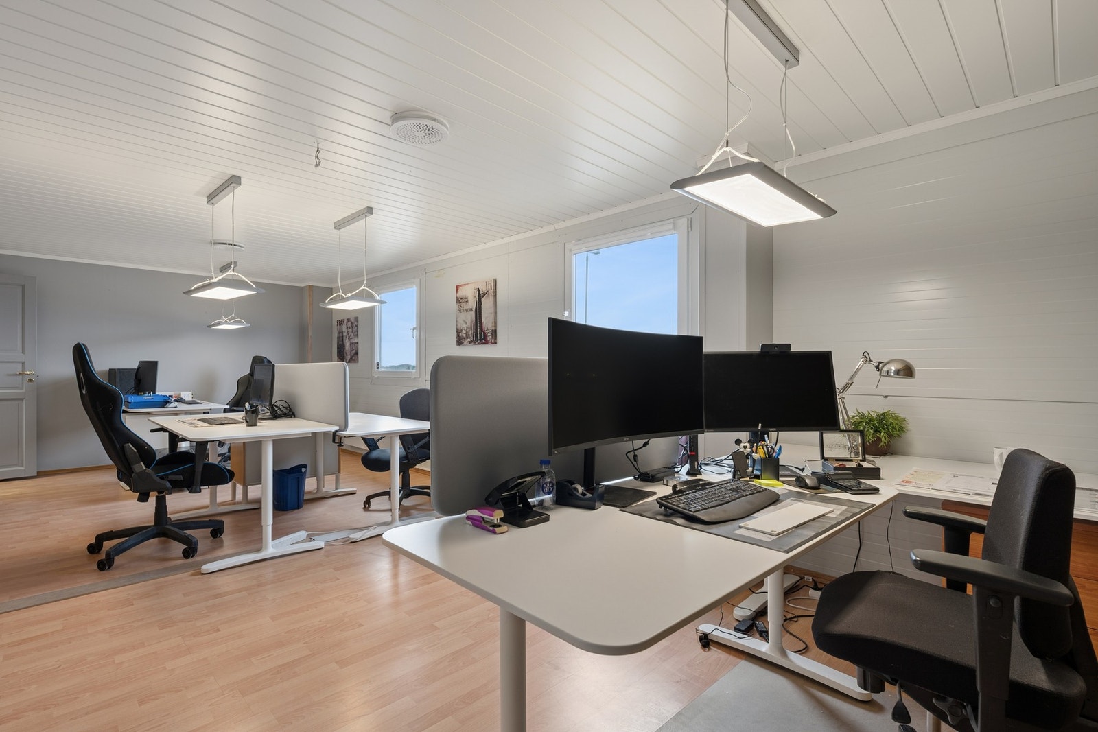 Lyse og romslige kontorlokaler med gode arbeidsforhold. Galleribilde