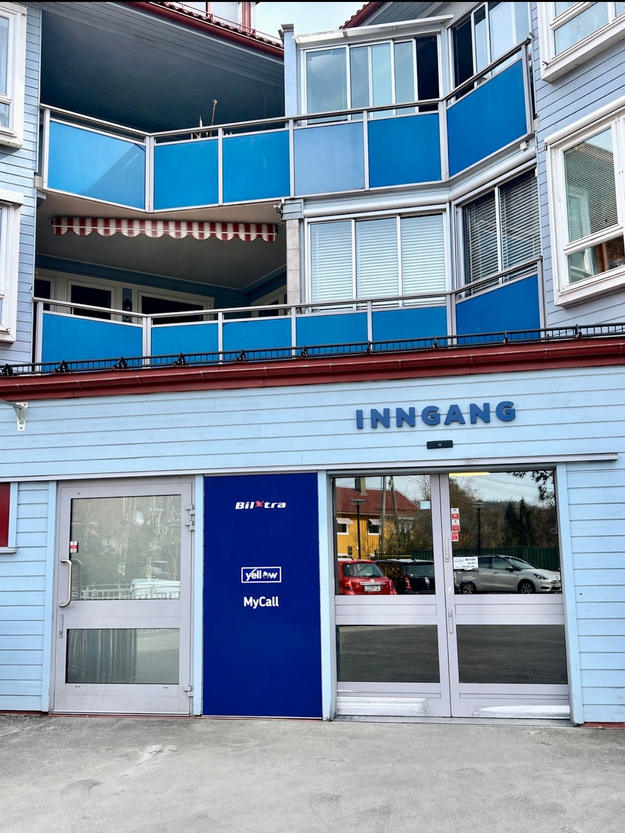 Inngang fra parkeringsplass Galleribilde