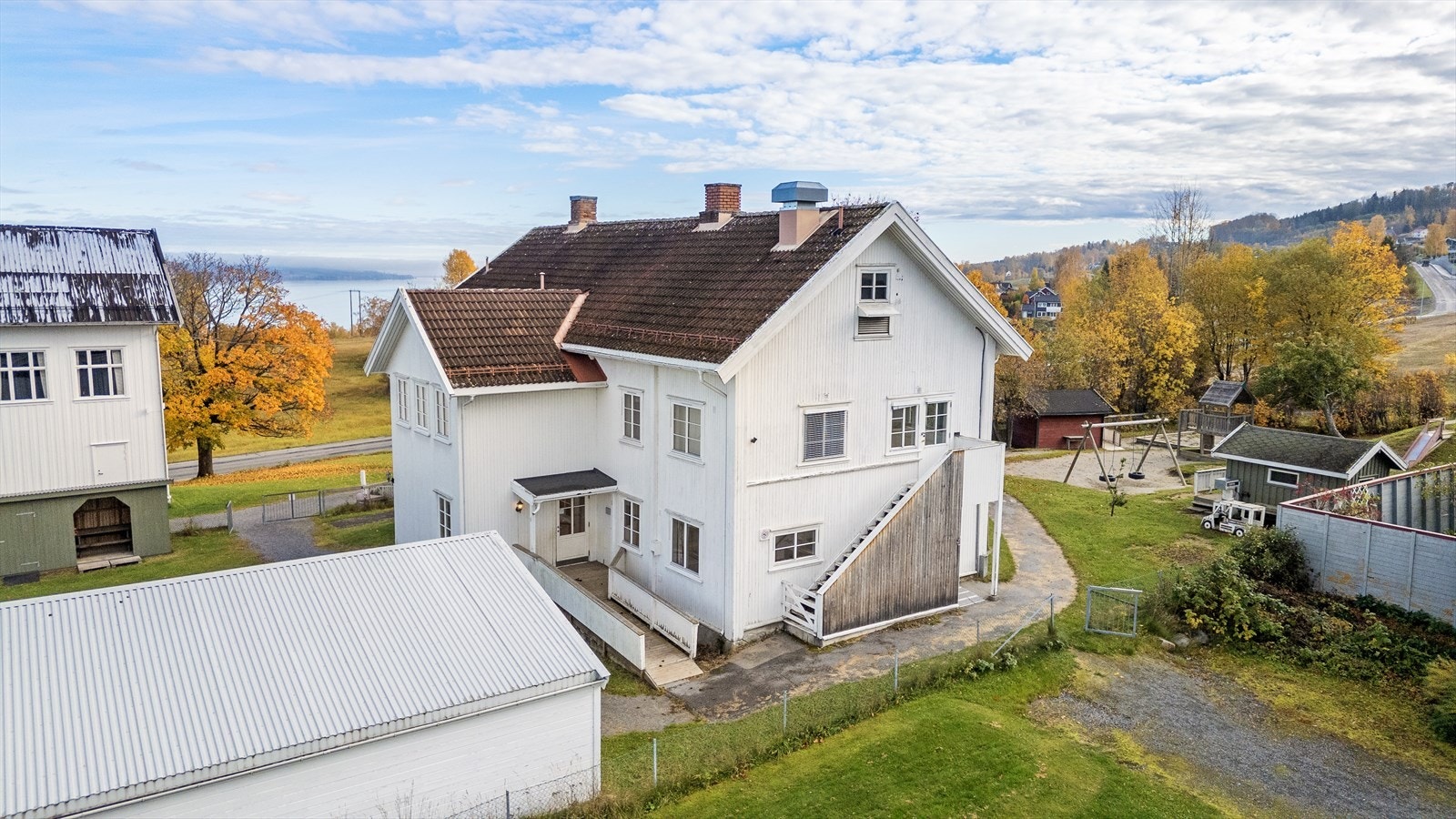 Rampe utenfor inngang i 1. etasje. Galleribilde