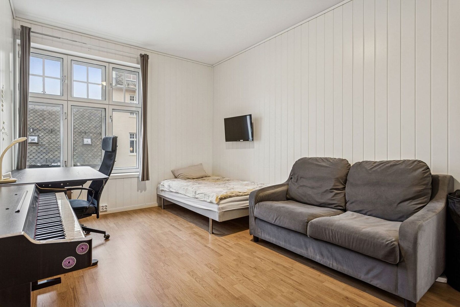 Leiligheten har totalt 8 soverom av god størrelse. Galleribilde