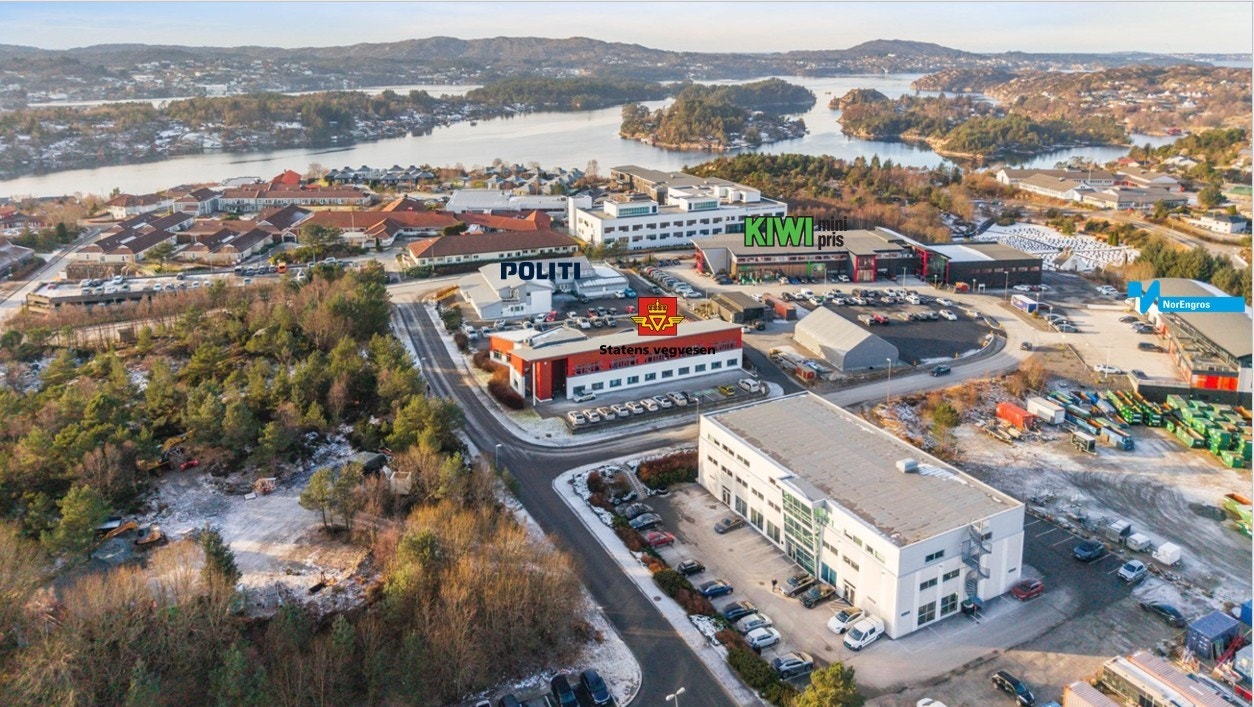 Sentral plassering på Straume like ved ny Kiwi butikk, Norengros, Politiet med flere. Galleribilde