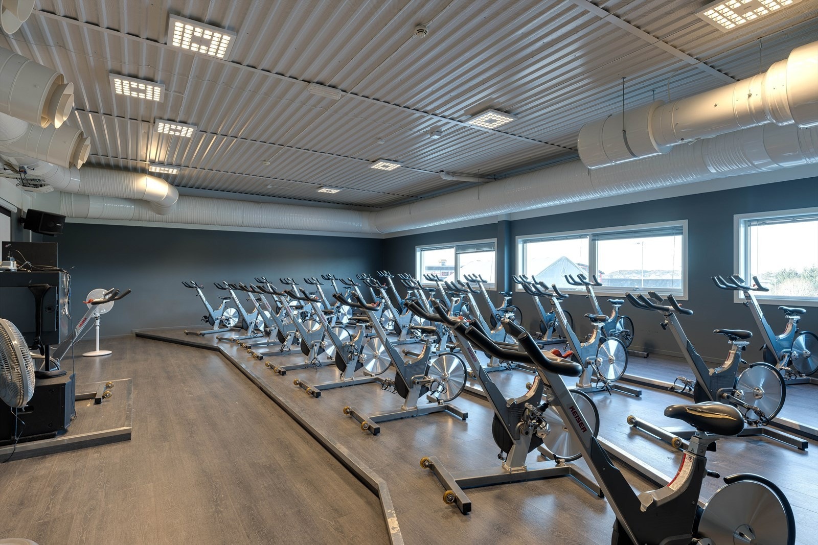 3. etg. ca. BTA 810 m². Består av spinning og treningssaler, i tillegg til administrasjon og kontorer til fysioterapi med mer. Galleribilde