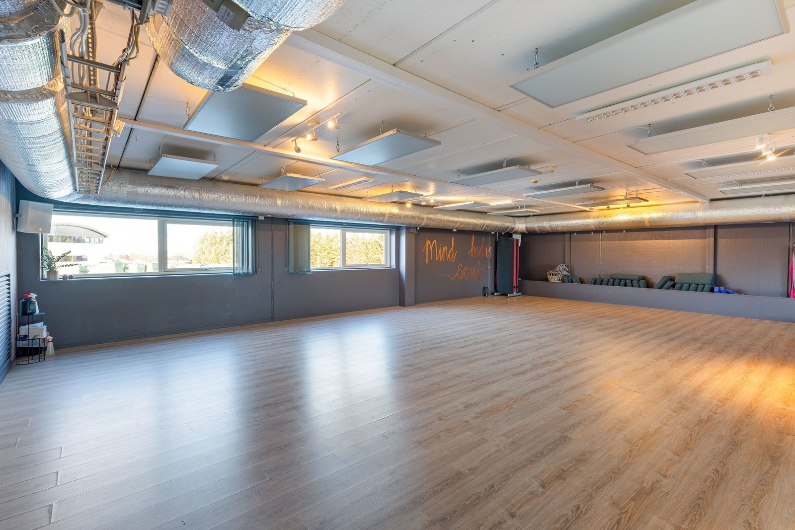 Mesanin på ca. BTA 346m². Består av en treningssal og et område som er åpent ned til 1. etg. Galleribilde