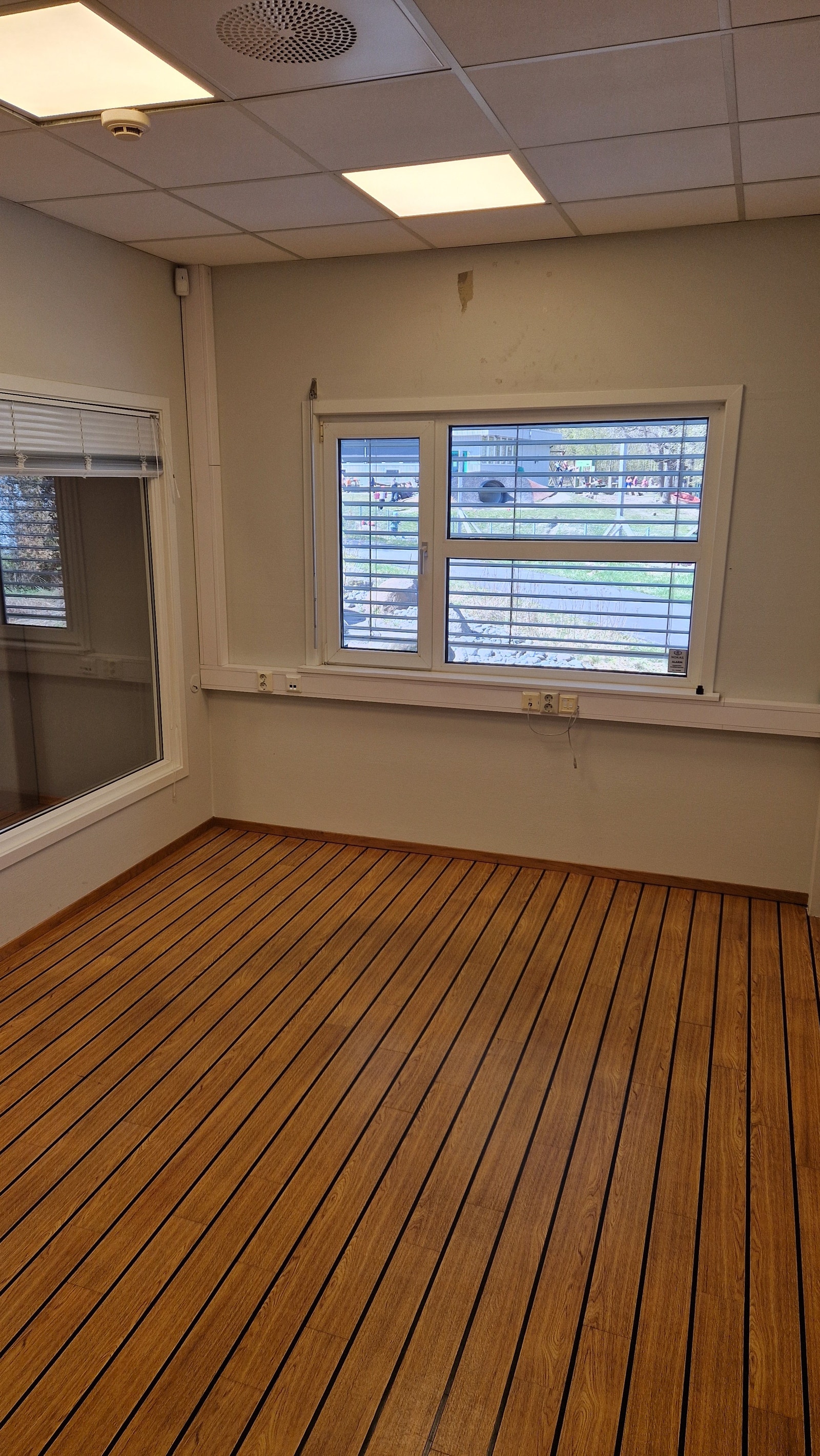 Det er 3 ledige og fine kontorerer på rekke langs yttervegg 1 1. etg nord delen, Seksjon S1-1 Galleribilde