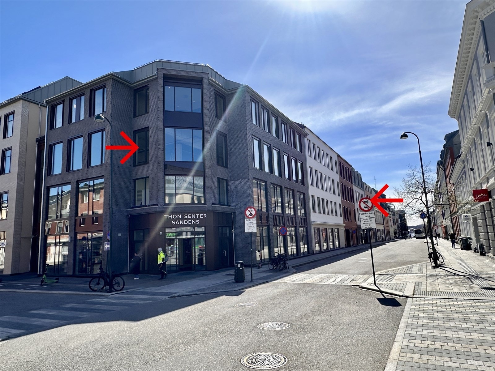 Arealet er på ca 760 kvm og strekker seg over 4 fasader Galleribilde