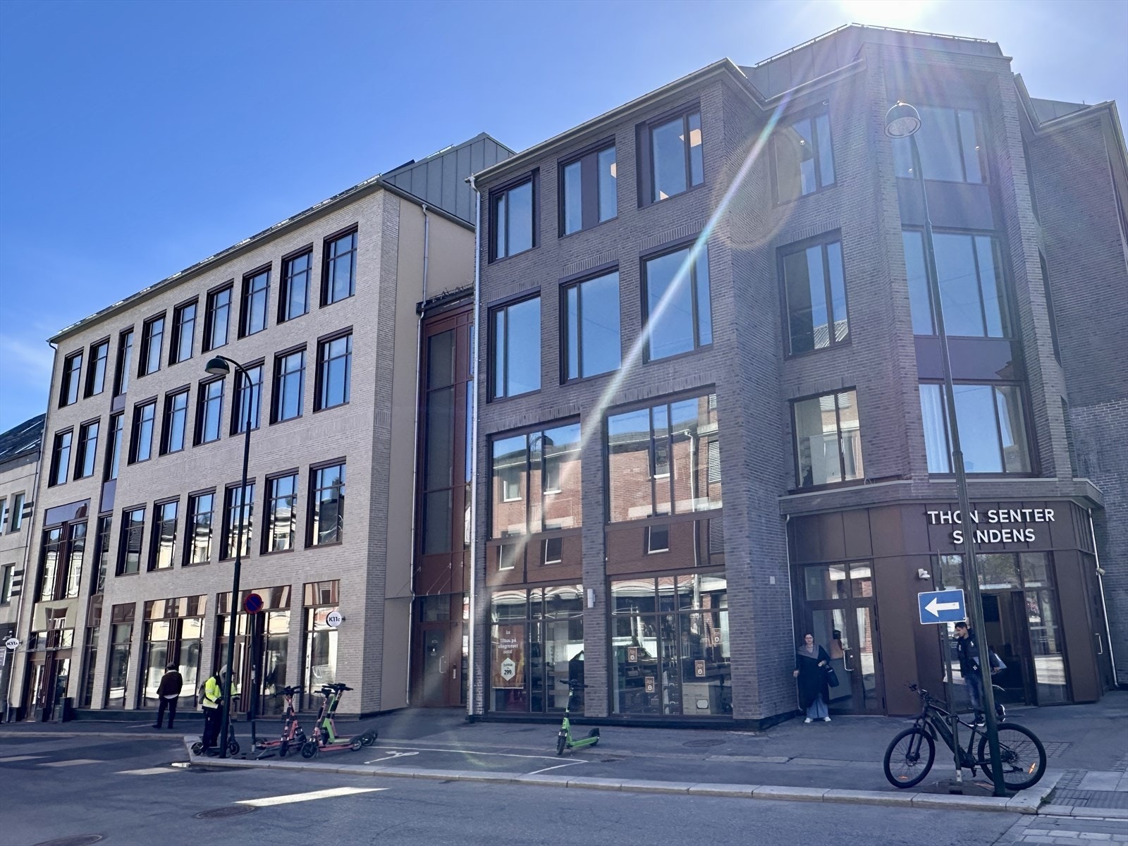 Vegg i vegg med Thon Senter Sandens Galleribilde