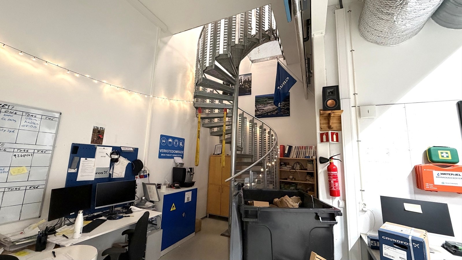 Grundfos trapp mellom kontor og lager. Galleribilde