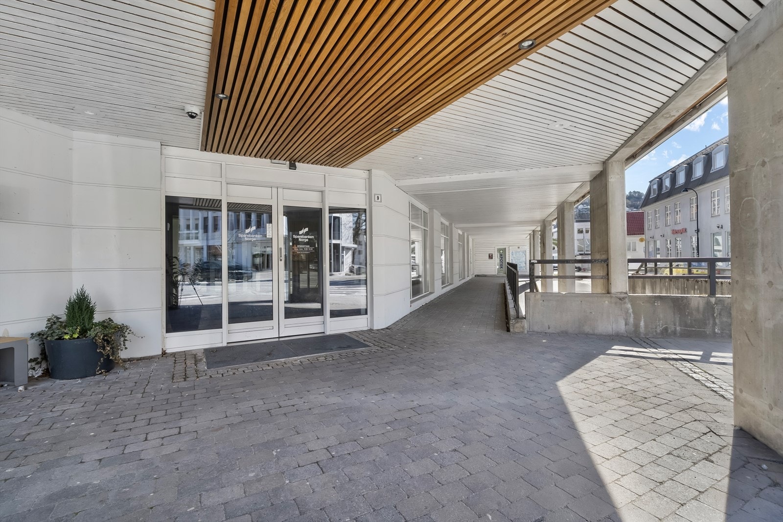 Inngangsparti Sparebanken Norge Galleribilde