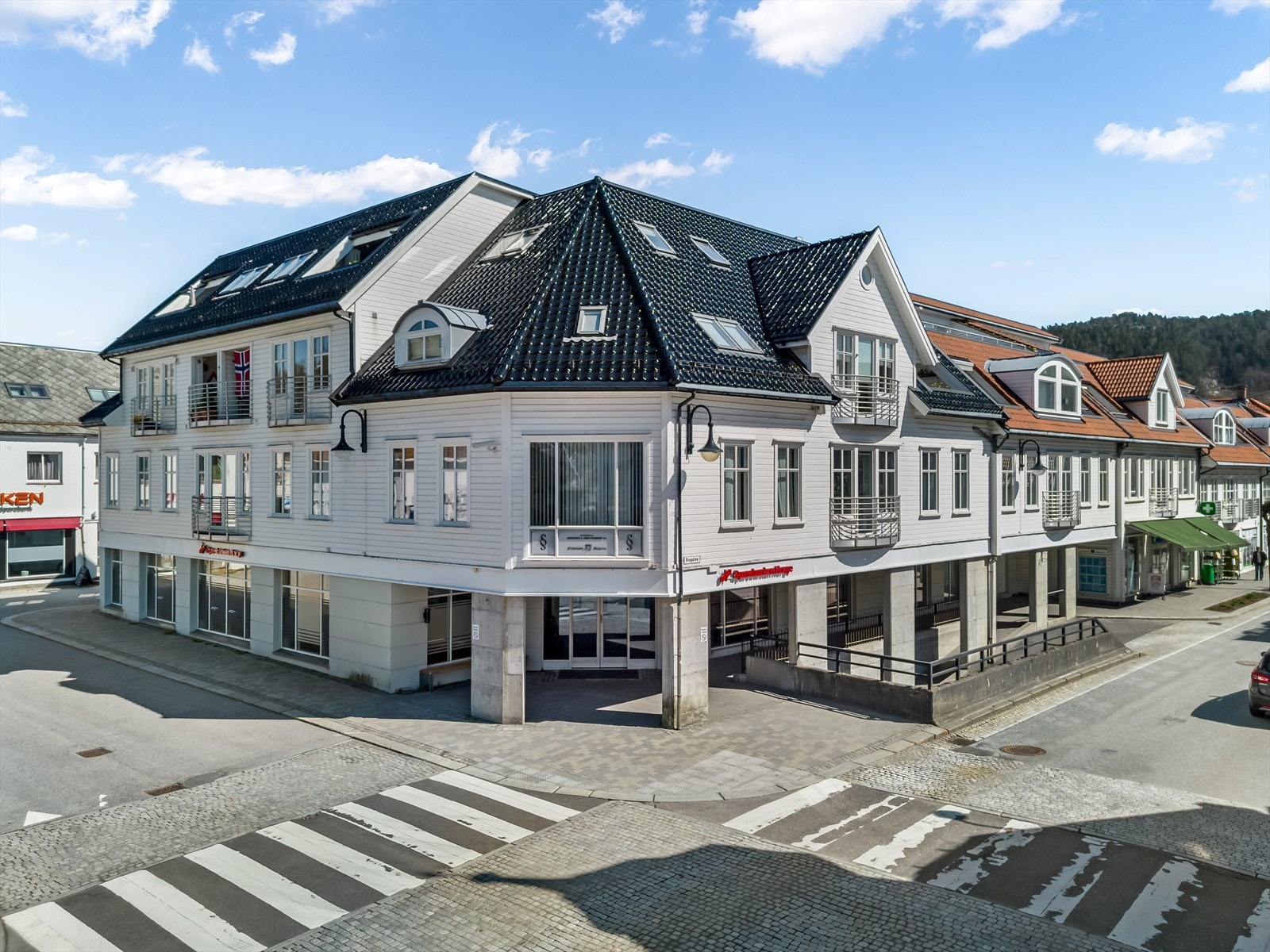 Fin fasade med god eksponering mot Brogaten Galleribilde