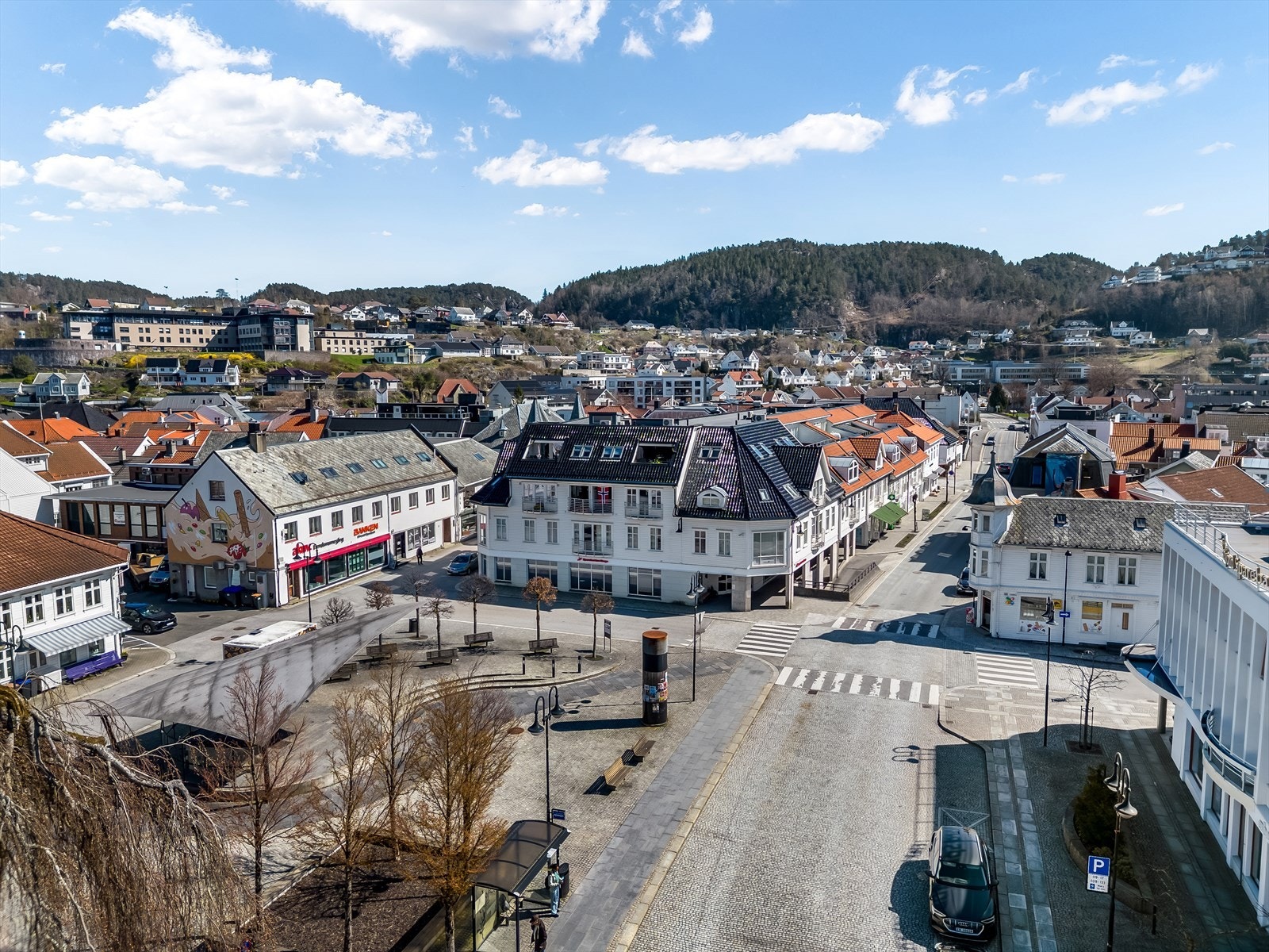 Eiendommen sett fra vest Galleribilde