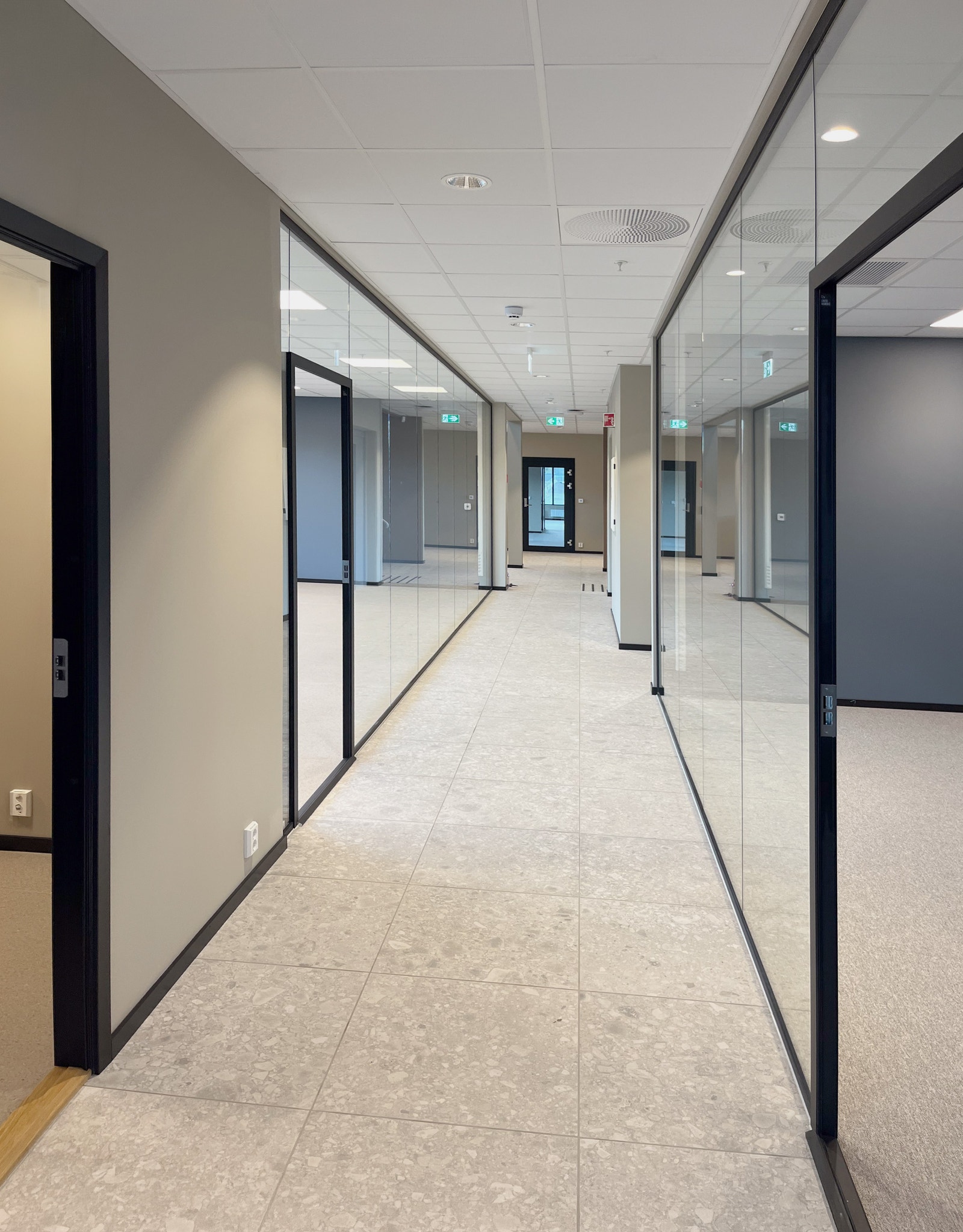Eksempelbilde av tilsvarende kontor- og administrasjonsarealer Galleribilde
