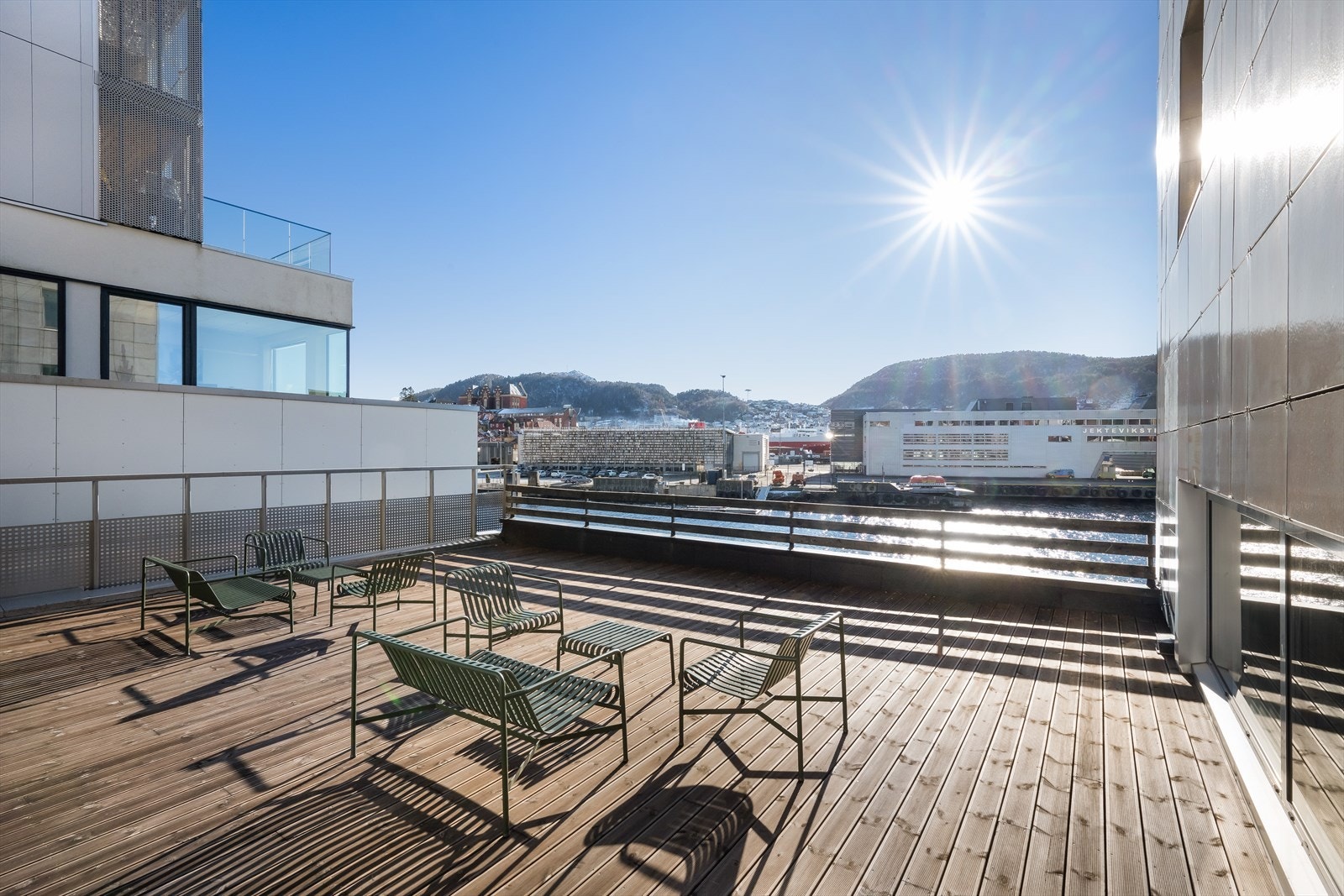 Fellestakterrasse til byggets leietakere. Galleribilde