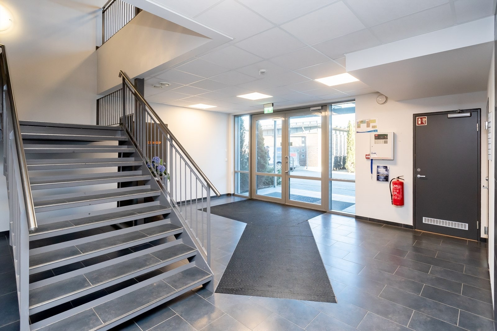 Felles inngangsparti og heis Galleribilde