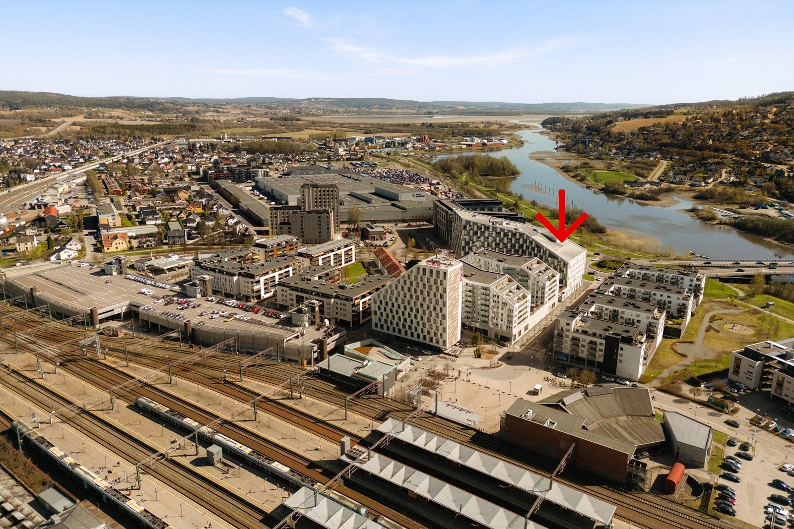 Tærudgata 16 er beliggende mellom Lillestrøm stasjon og Norges Varemesse Galleribilde