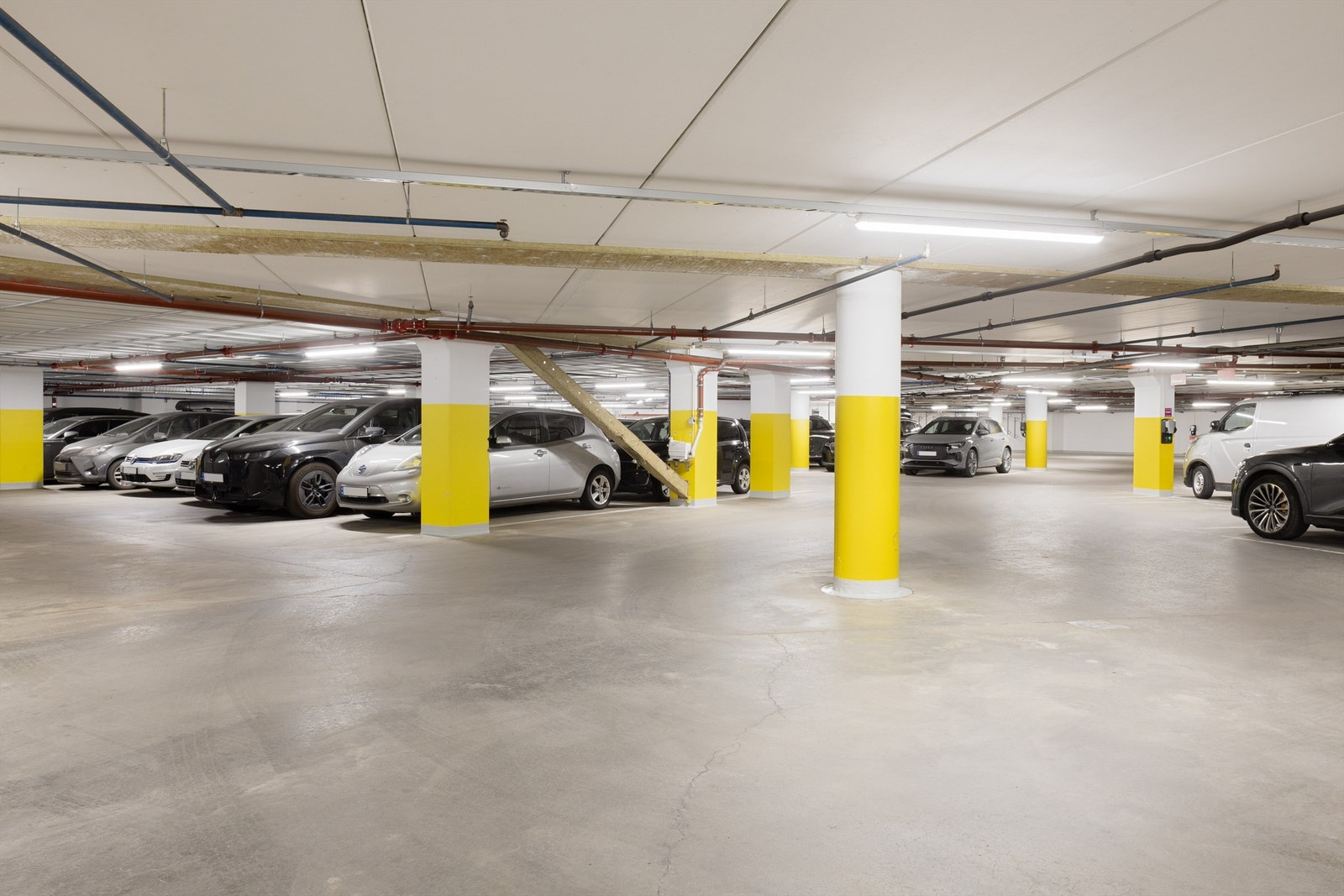 Parkeringskjeller - driftet av Aimo Park. Leie av p-plasser etter avtale med parkeringsselskapet. Galleribilde