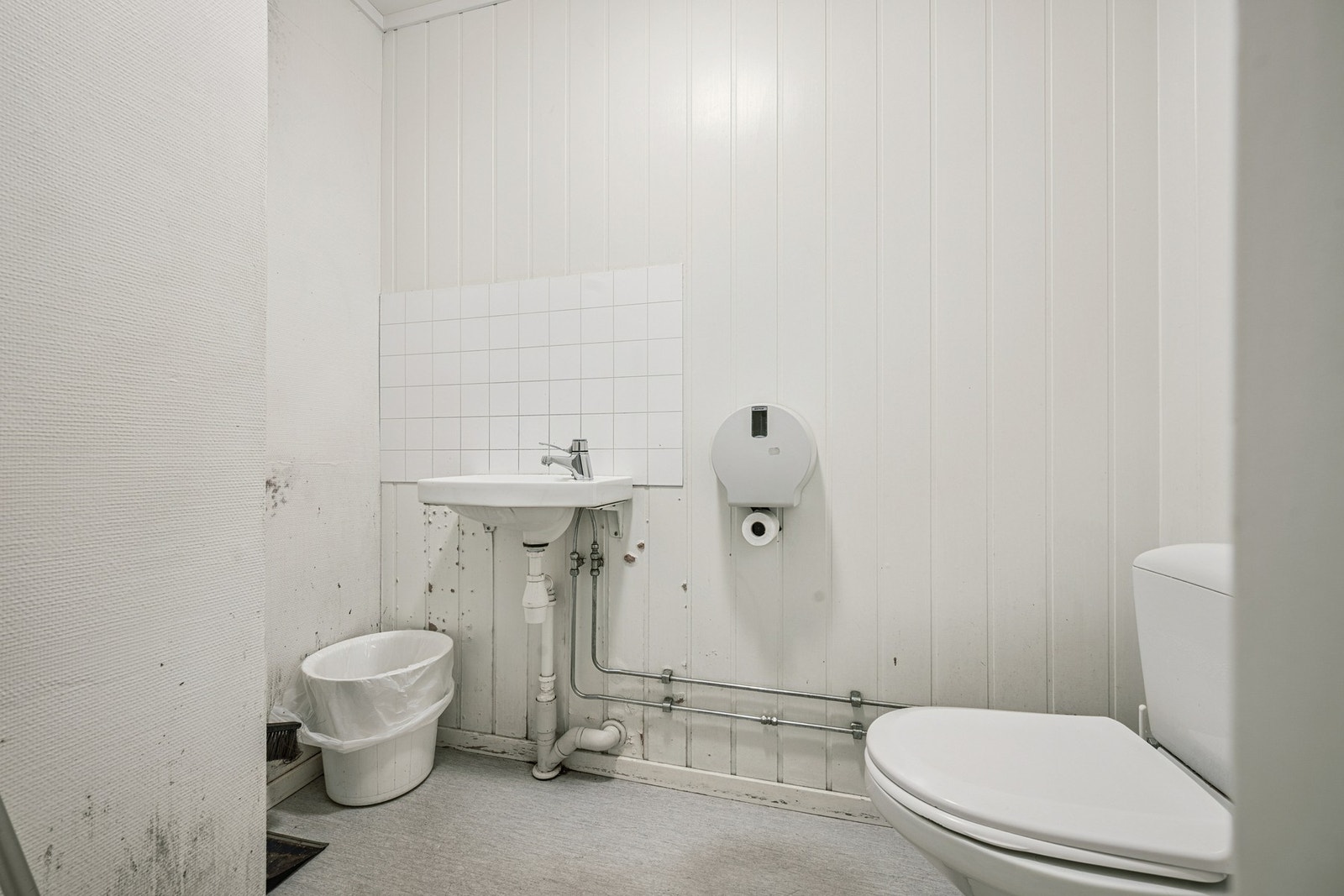 Oppholdsrom og wc Galleribilde