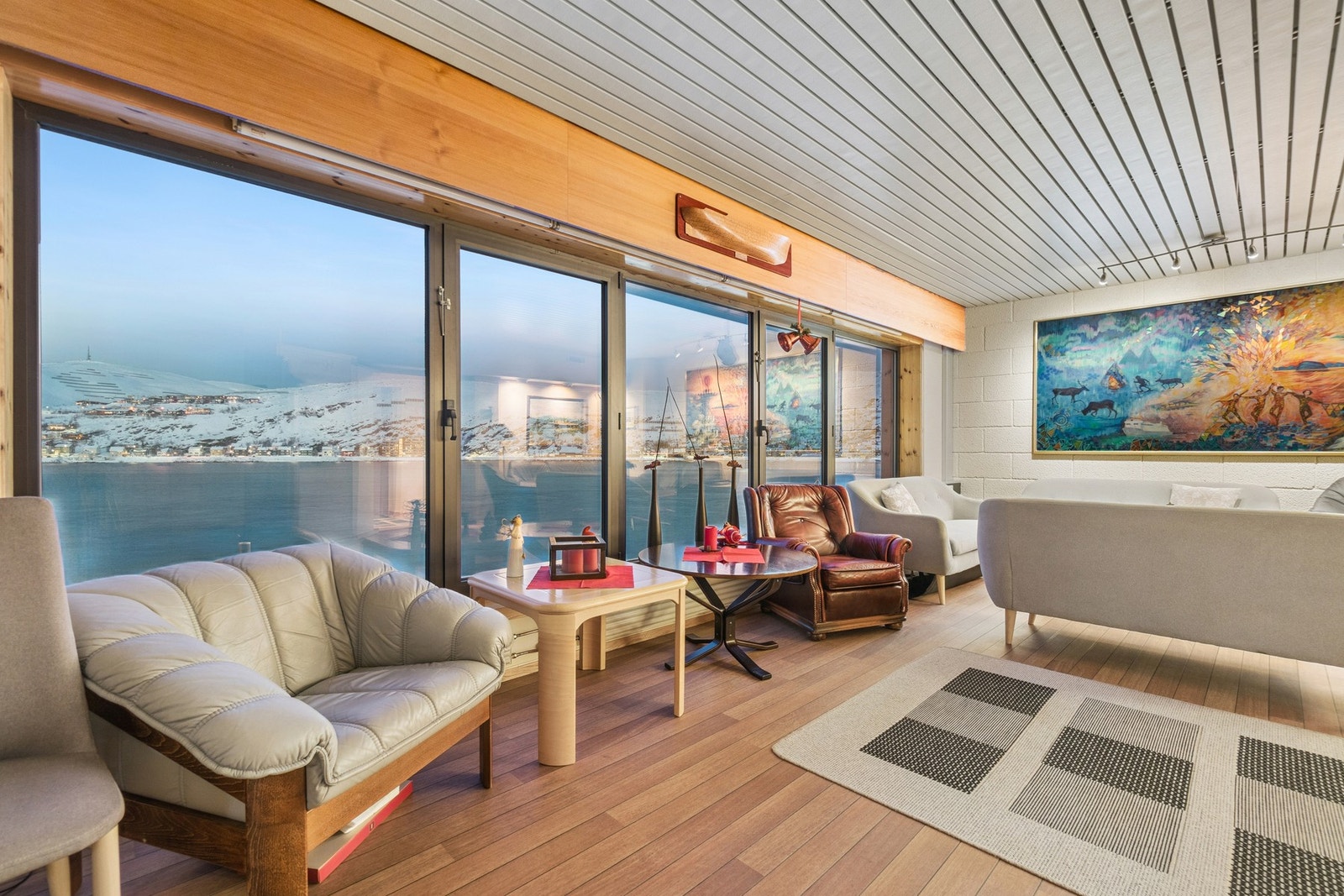 Pauserom med sittegrupper. Galleribilde