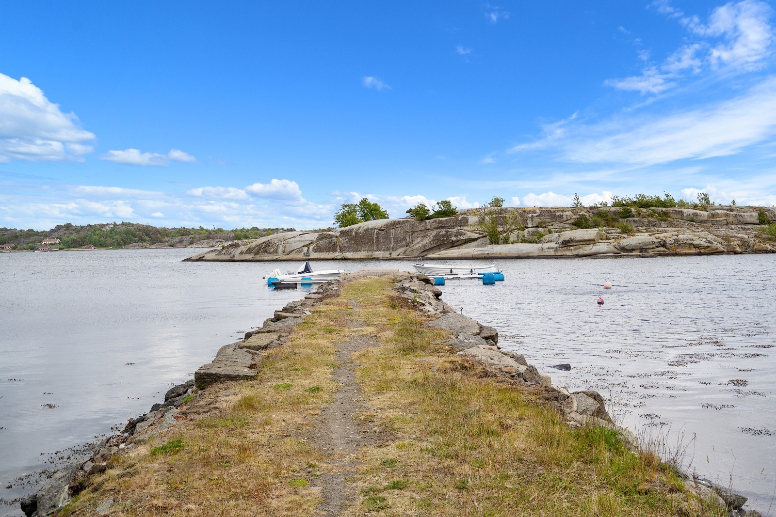 Brygga med båtplassen Galleribilde