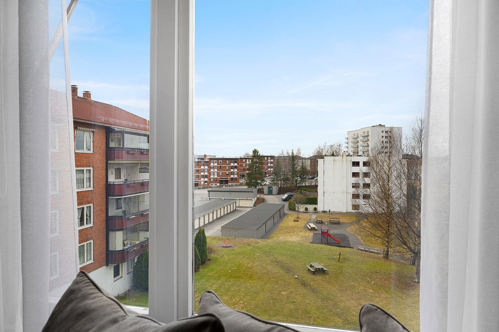 Utsyn fra stue. Galleribilde