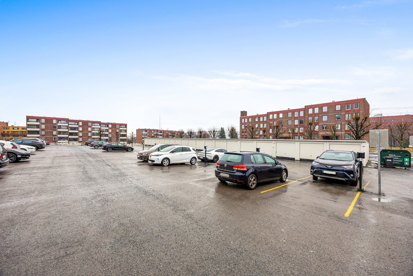 Sameiet disponerer felles parkeringsplasser. Det medfølger parkeringsplass Galleribilde