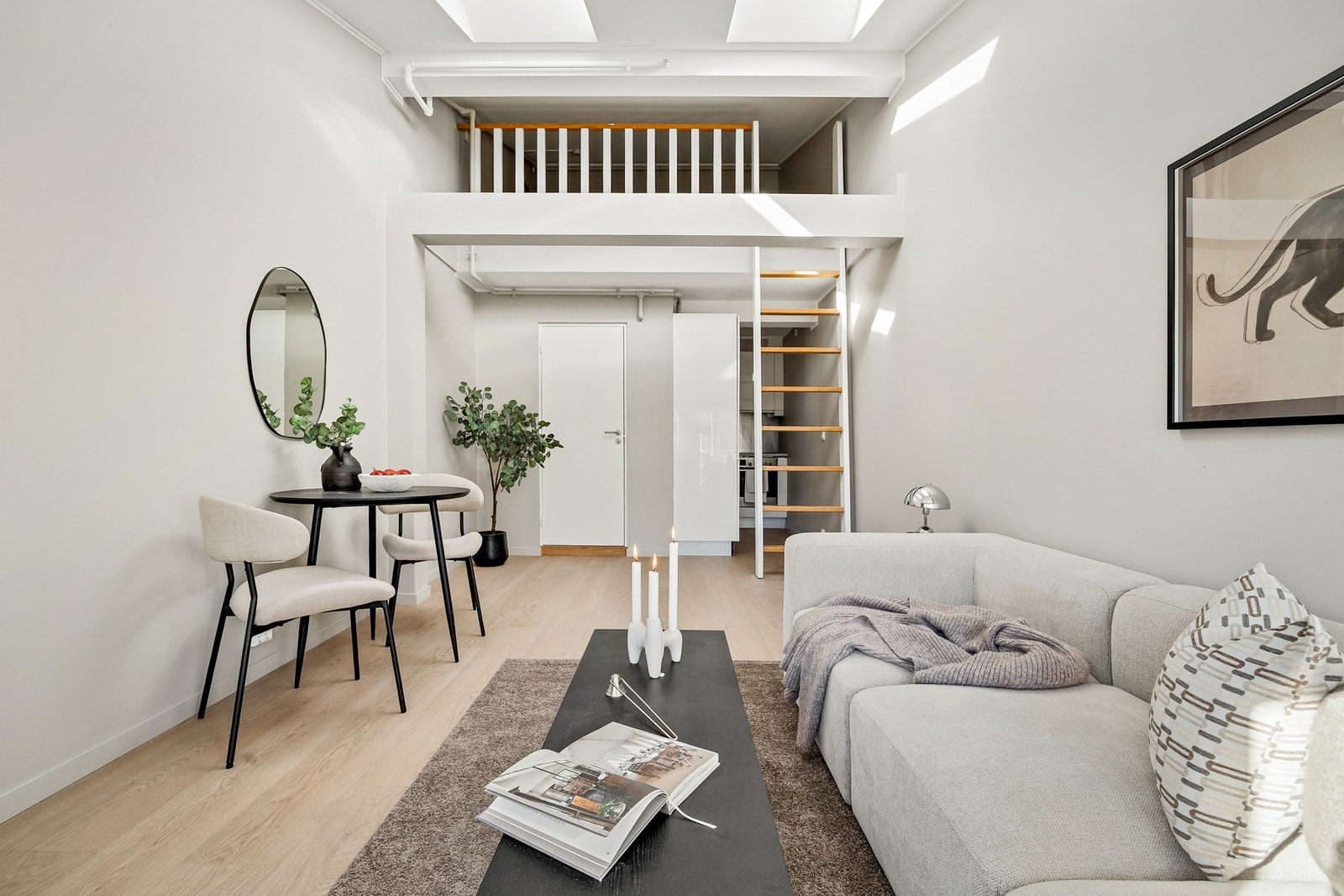 Fra stuen har man adkomst til entré, bad og kjøkken. Galleribilde