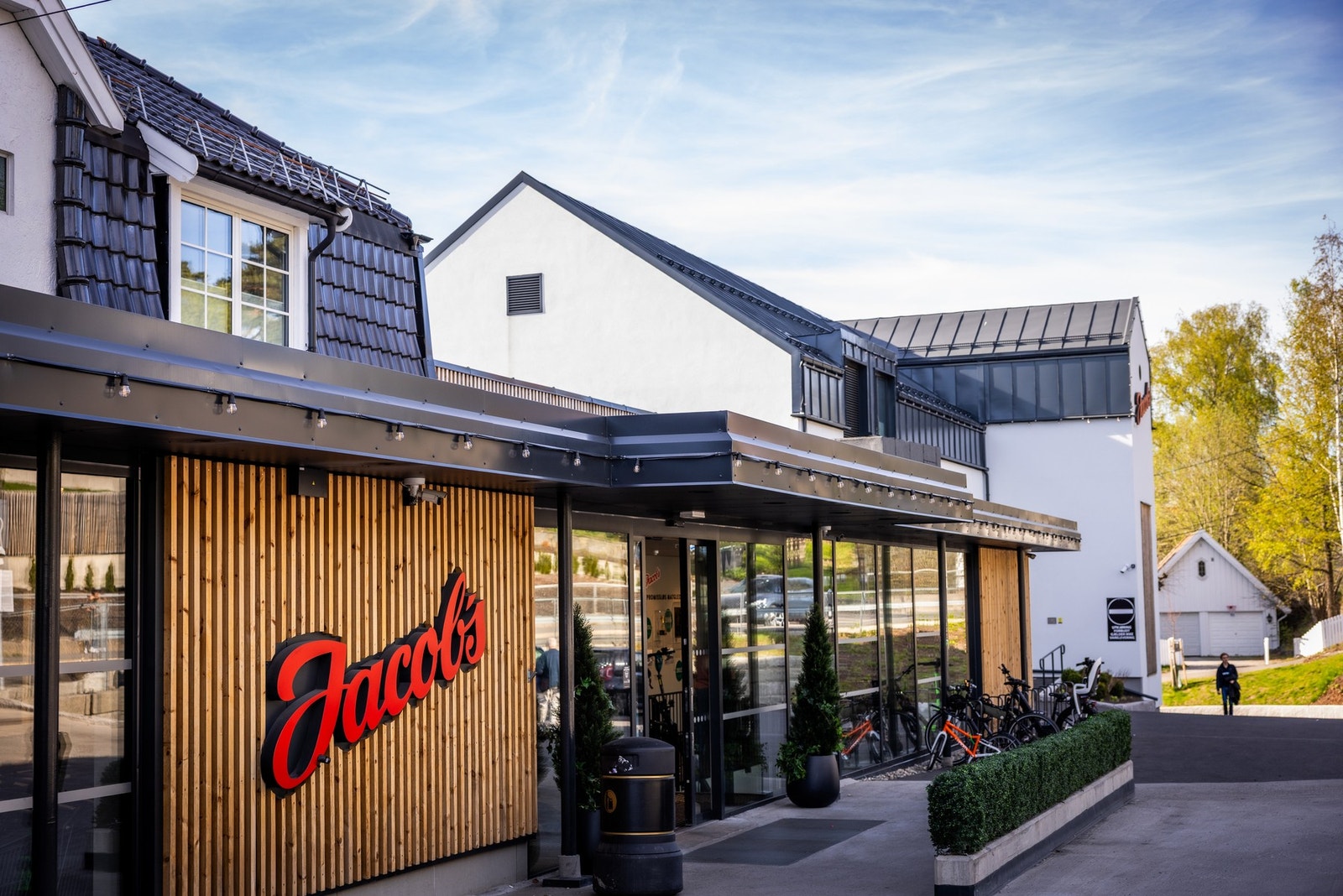 I nærheten av boligen finner du Holtet som er et rolig og veletablert nabolag med nærhet til butikker, kaféer og gode forbindelser til sentrum Galleribilde