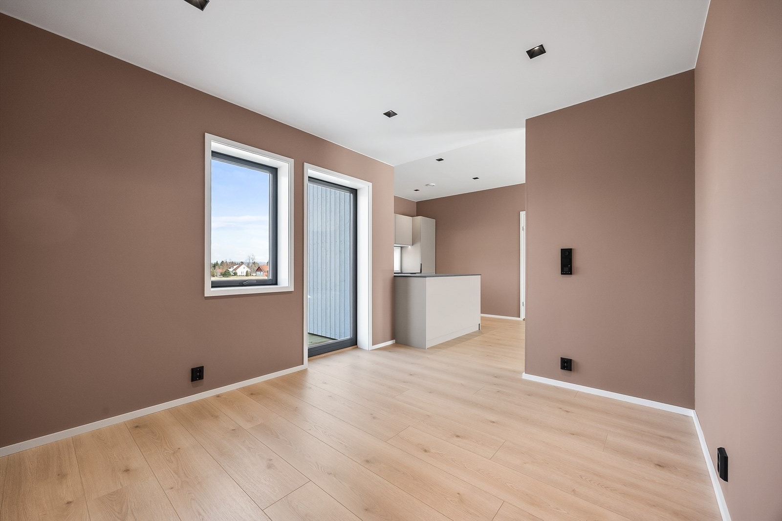 Spisestuen har nok av plass til å innrede med spisegruppe for hyggelige sammenkomster. Galleribilde