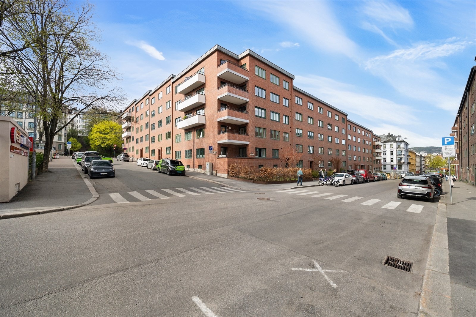 Leiligheten ligger sentralt på St. Hanshaugen i en fin bygård fra 1933 med idyllisk bakgård Galleribilde