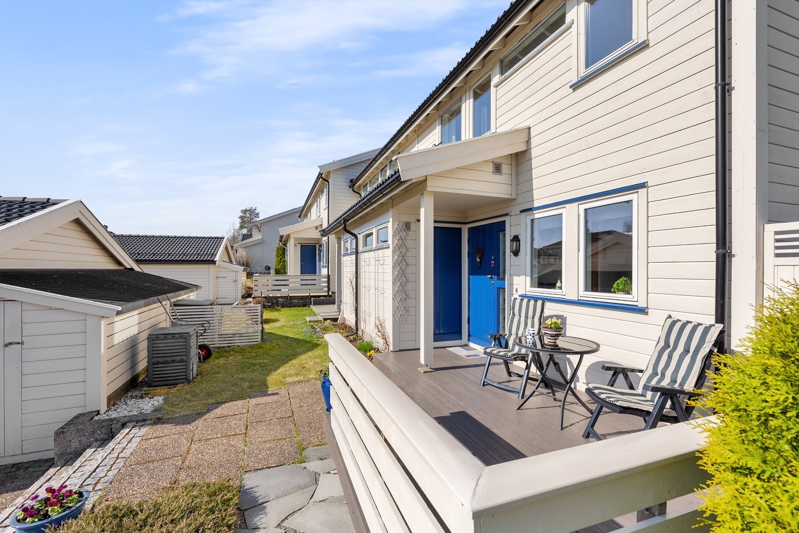 Ved inngangspartiet er det en hyggelig terrasse på 11 m², perfekt for en morgenkaffe. Galleribilde