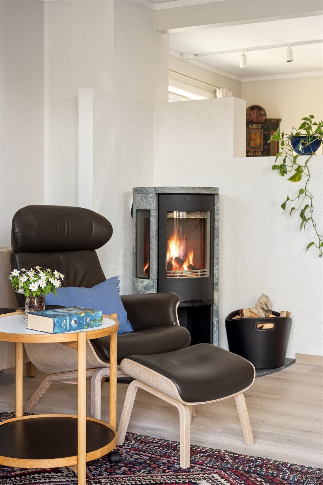 En hyggelig krok ved peisen for kalde kvelder. Galleribilde