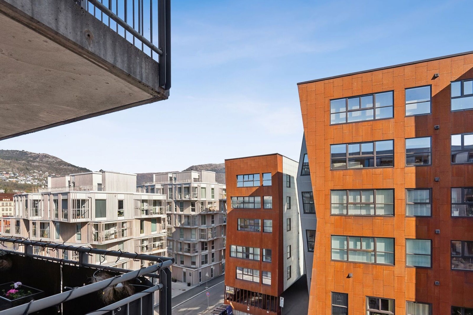 Utsikt fra stue, her ser man toppene til Ulriken og Fløien Galleribilde